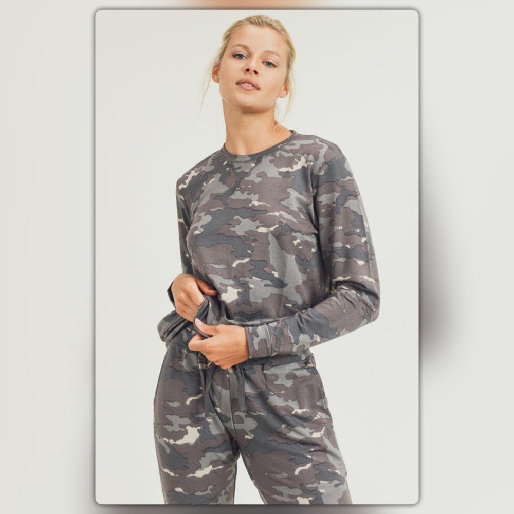 Camouflage Sweatshirt Top